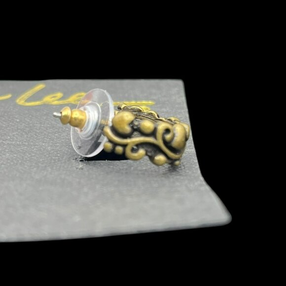 Vintage Cookie Lee Earrings Huggies Gold Tone Scroll New Push Back - Picture 3 of 9